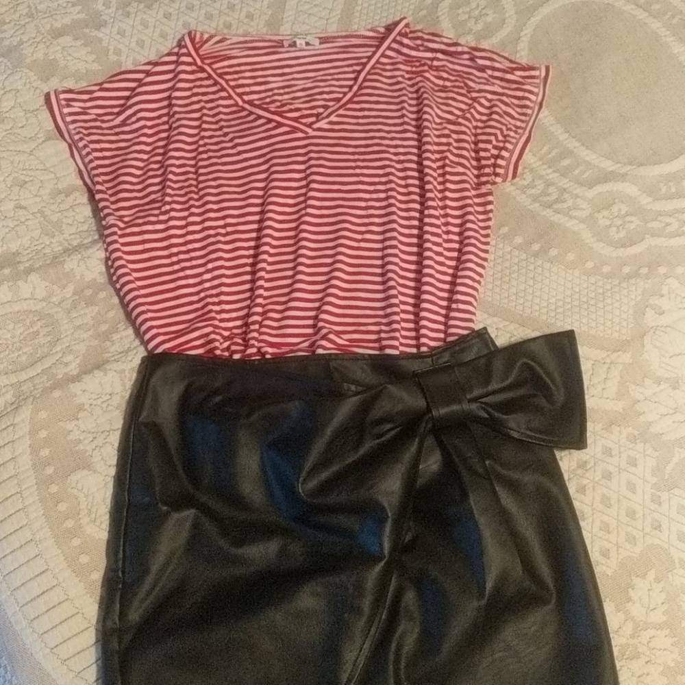 Piko Red & White Striped V-Neck